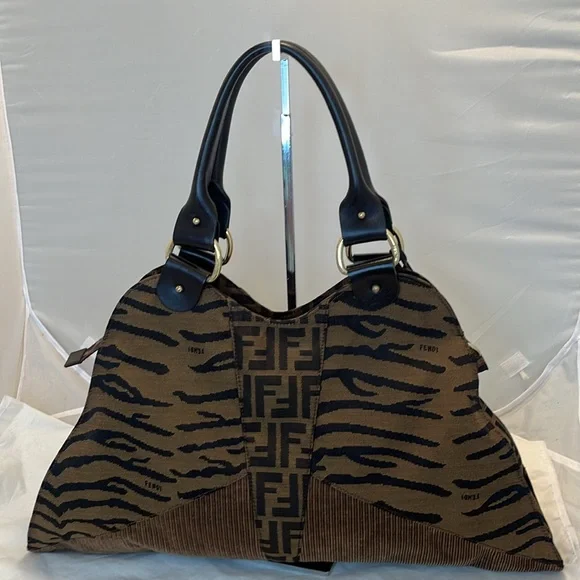 Fendi Devil Trapezio handbag - Picture 3 of 16